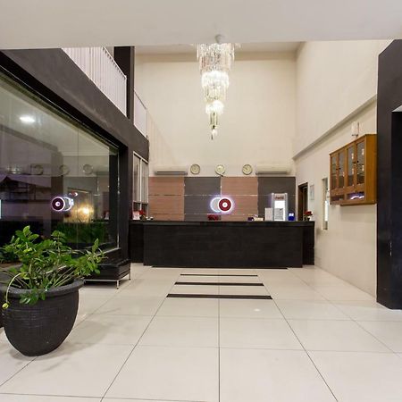 Capital O 769 City Hotel Баликпапан Экстерьер фото